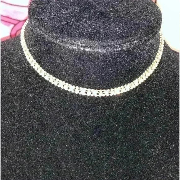 GOLD TONE SHINY CHOKER NECKLACE - Picture 3 of 4